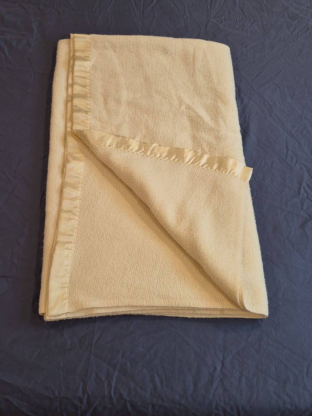 Vintage Acrylic Waffle Weave Blanket Ivory Cream Twin Satin Trim USA 69x87